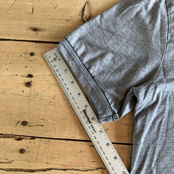2/20$ Brixton grey polo size XL - Picture 7 of 8
